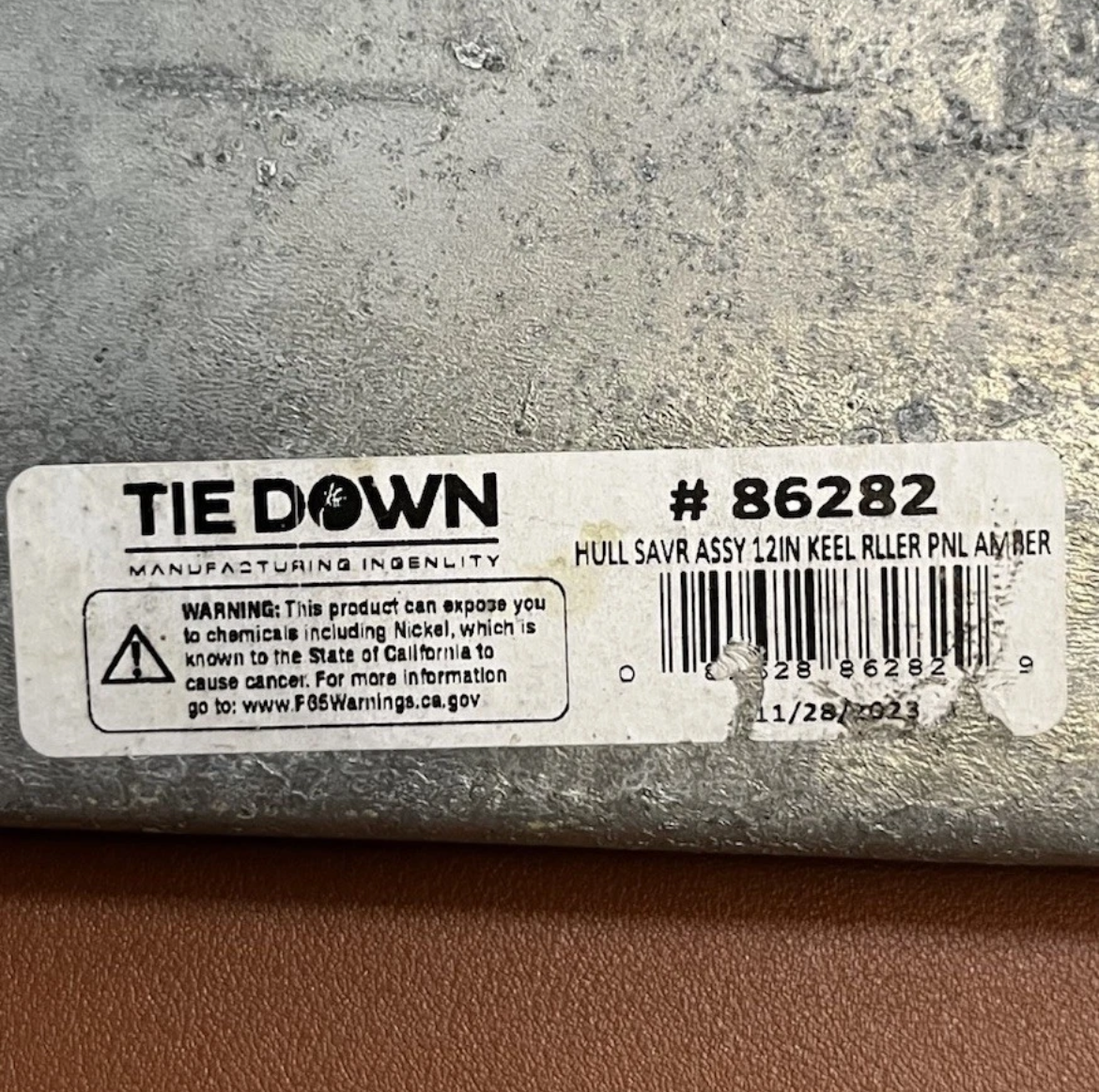 Tie Down 86282 Amber 12-Inch Keel Roller with Panel Bracket Assembly