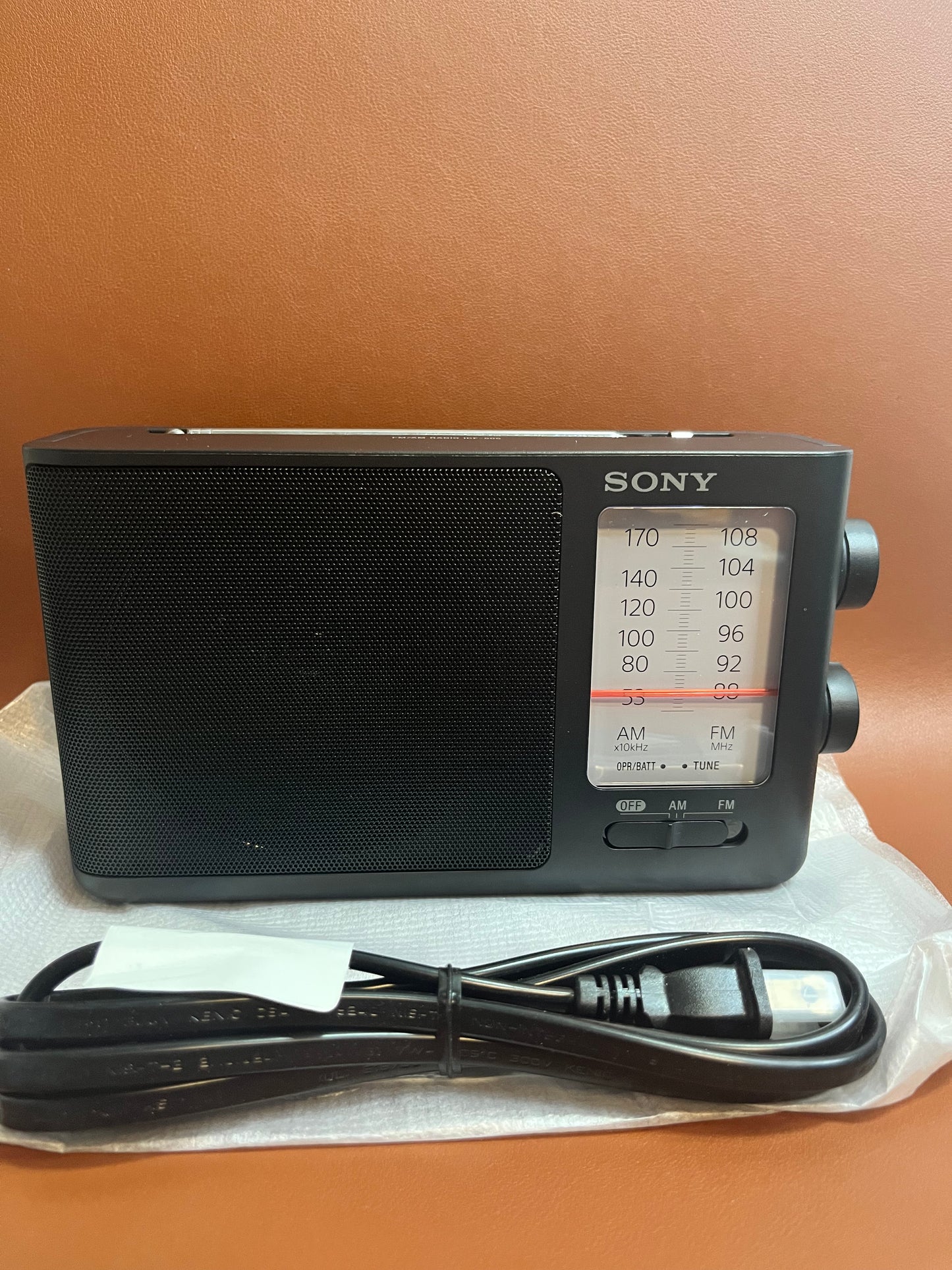 Sony ICF-506 Portable FM/AM Analog Radio – Battery Operated Analog Tuning Radio Black